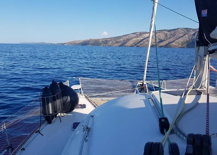 Úszó hotel Catamaran Jaso *