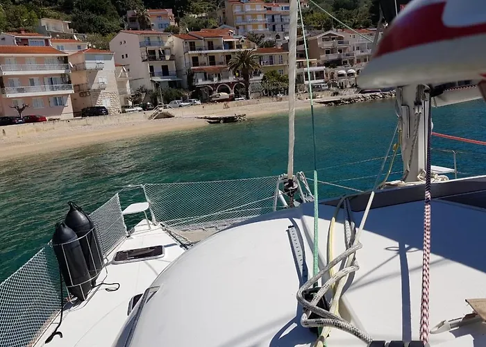 Úszó hotel Catamaran Jaso